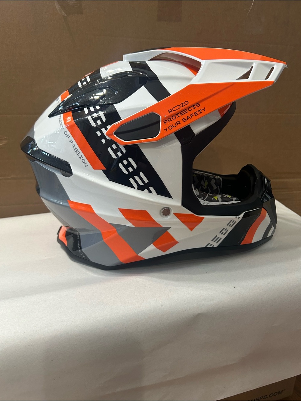 ROOZO FULL-FACE MEDIUM Motocross Helmet in White, Orange & Black